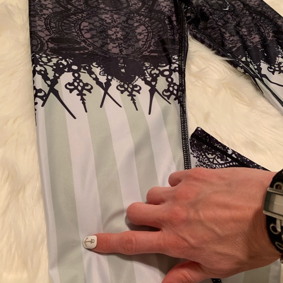 Unique Pocket Watch Leggings. - Picture 4 of 9